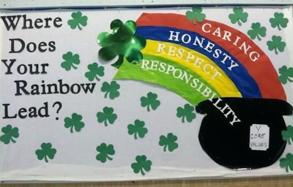 St. Patrick’s Day bulletin boards are fun for the students and teachers too. All the green, leprechauns, and rainbows, really brightens up your classroom.