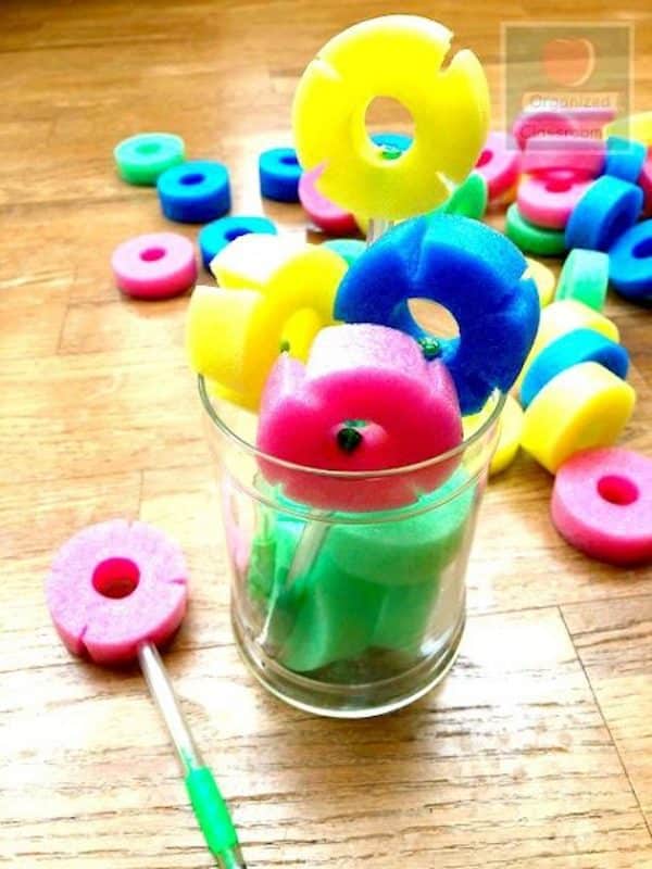 Pool noodles seem like pretty much a summer activity, but it turns out there are lots of ways to use pool noodles for DIY crafts! Here are a few ideas...