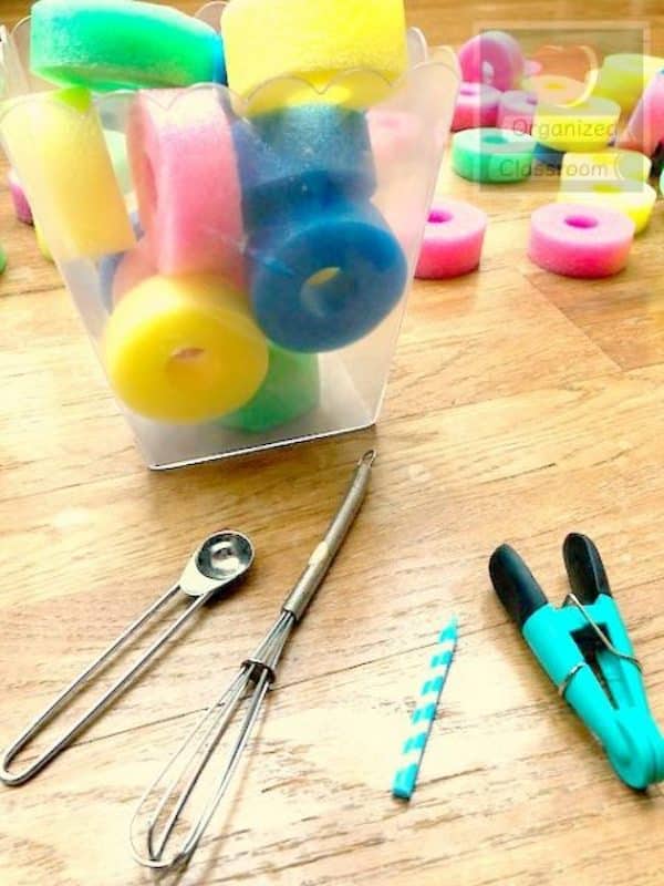 Pool noodles seem like pretty much a summer activity, but it turns out there are lots of ways to use pool noodles for DIY crafts! Here are a few ideas...