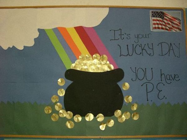 St. Patrick’s Day bulletin boards are fun for the students and teachers too. All the green, leprechauns, and rainbows, really brightens up your classroom.